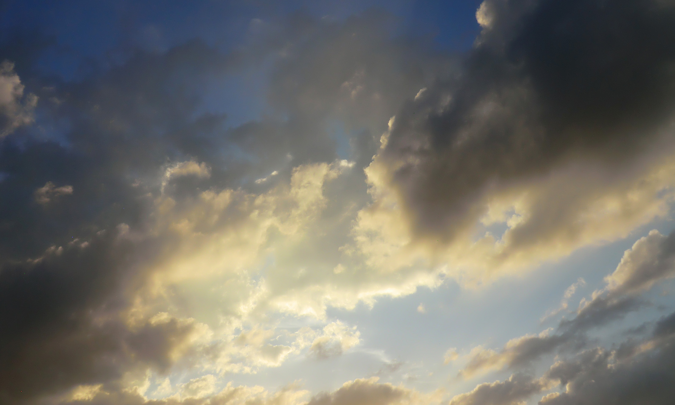 This image has an empty alt attribute; its file name is ONE-SKY-FLAGS-.-Horizonte-der-Freiheit_YLS_Baden-Wu%CC%88rttemberg-Albrecht.jpg