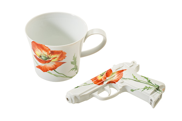 Porcelain Pistol Poppy fitting dinnerware service. By artist YLS Yvonne Lee Schultz here with KPM mug. Always have a flower at home.