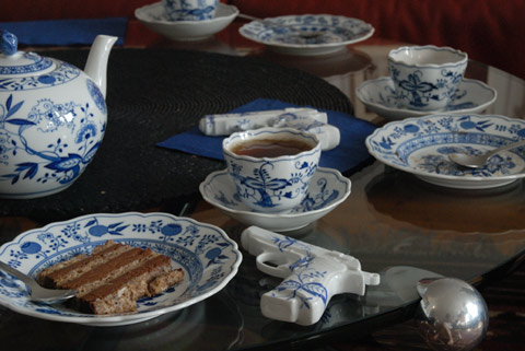 Blue Onion Porcelain Replica of James Bond’s Walther PPK with fitting dinnerware at coffeetable and chocolate cake
